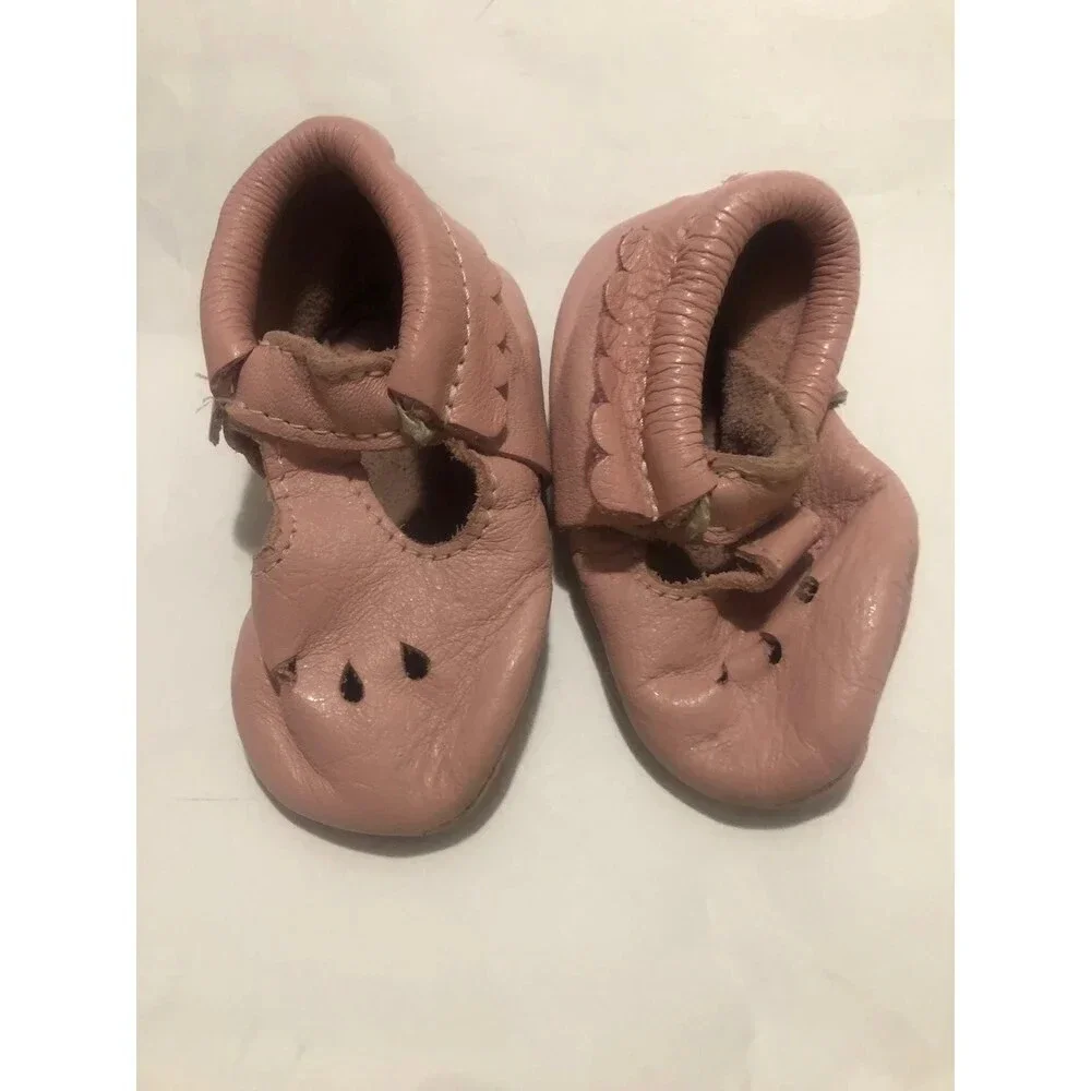 Freshly Picked Moccs pink size 5